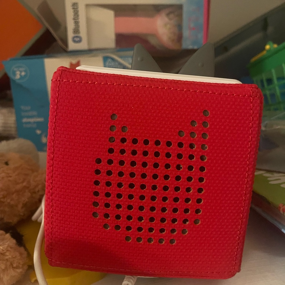 Red tonie box